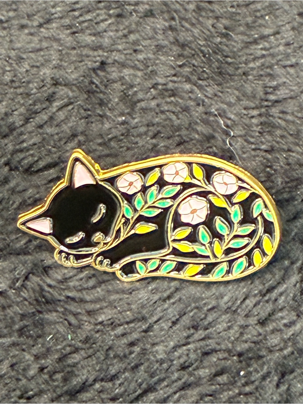 Black Floral Sleeping Cat Enamel Brooch - Gold Trim